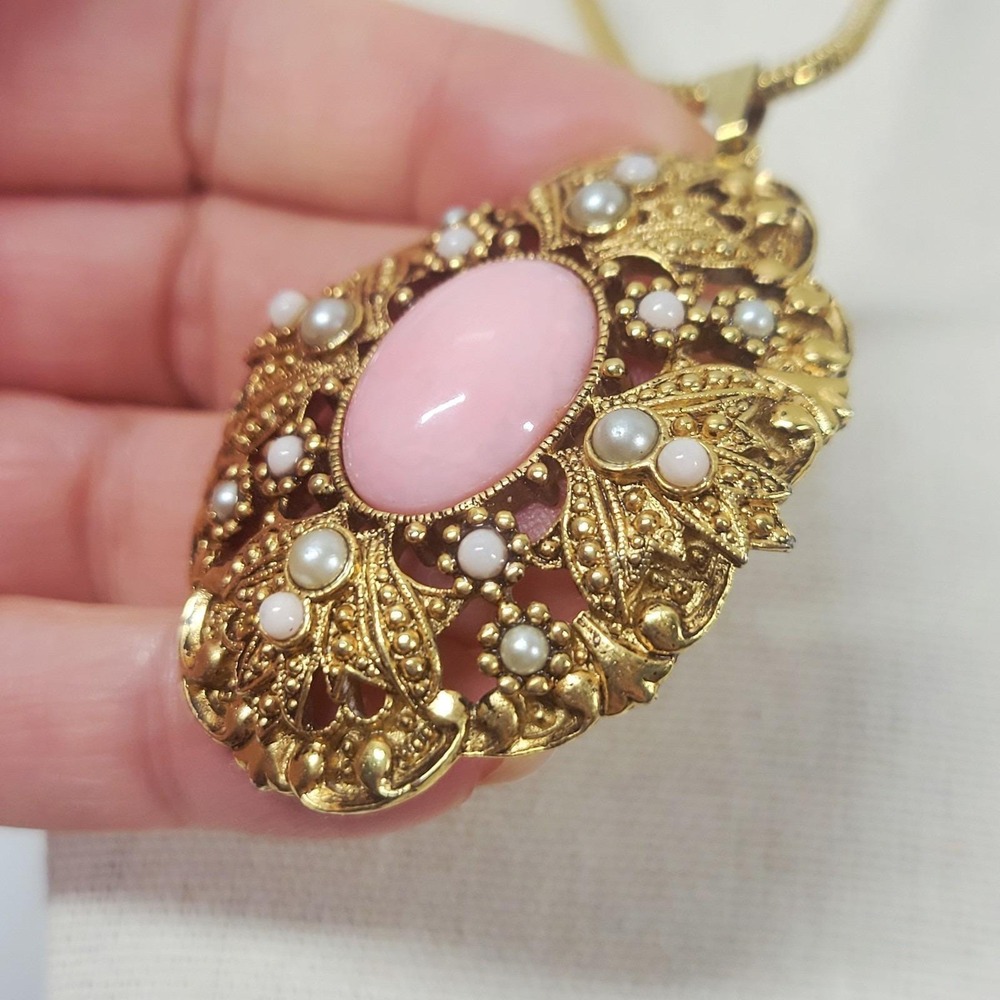 Vintage Avon Pink Cabochon Faux Pearl Pendant Necklace Gold Tone 30" Granny Core - Picture 2 of 8